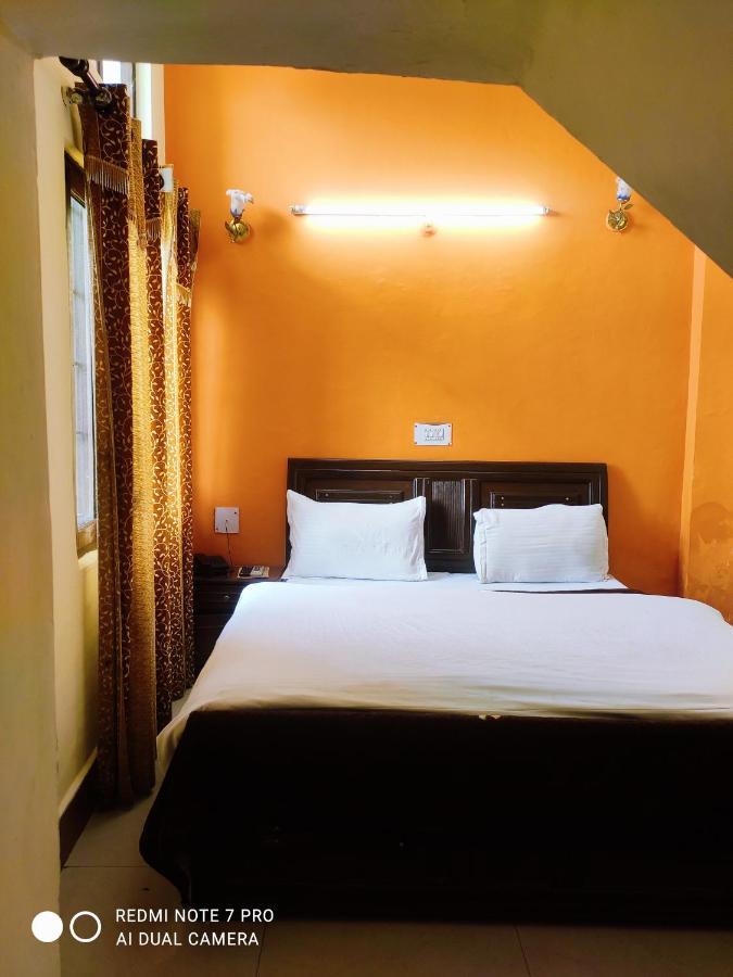Castle View Hotel Мусори Екстериор снимка