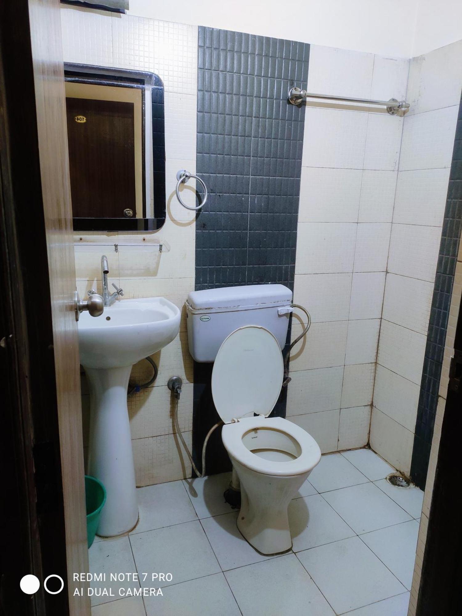 Castle View Hotel Мусори Стая снимка