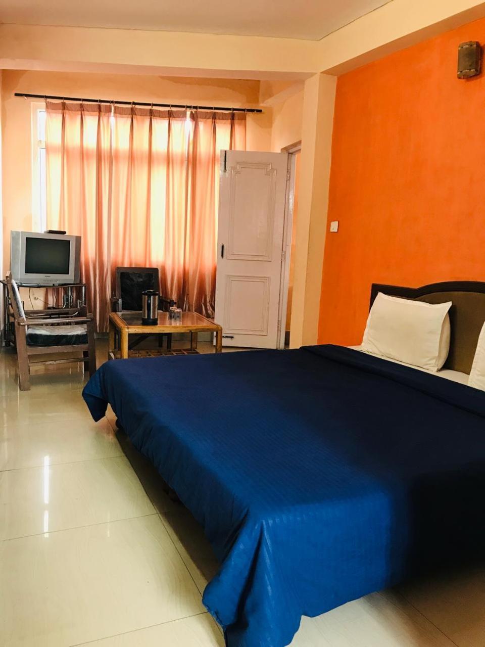 Castle View Hotel Мусори Екстериор снимка