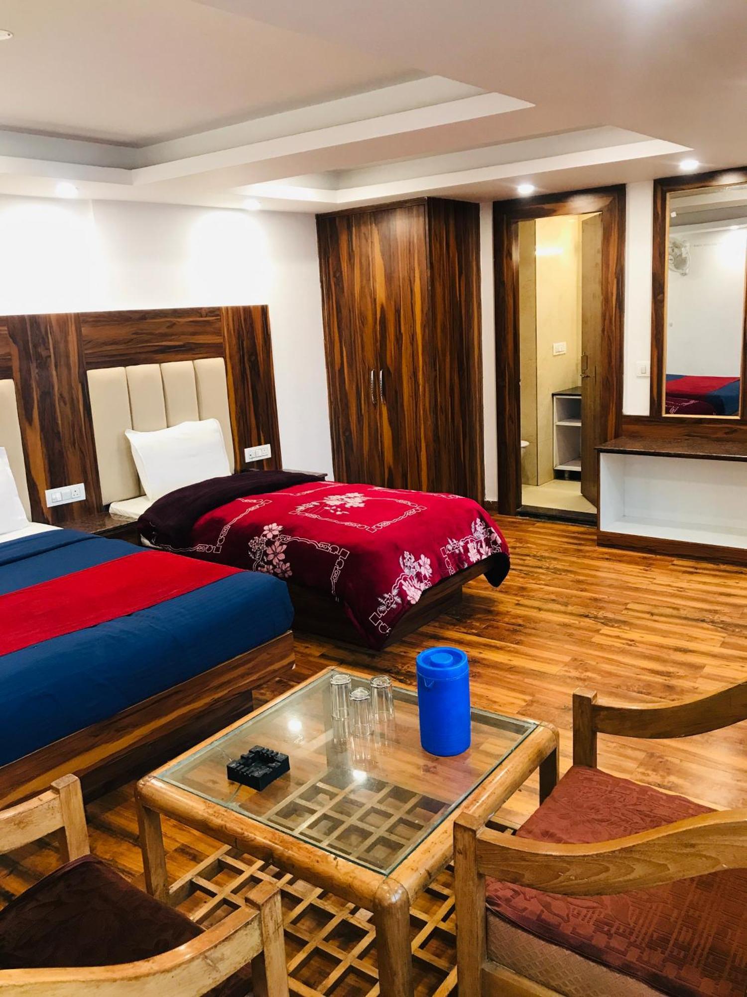 Castle View Hotel Мусори Екстериор снимка