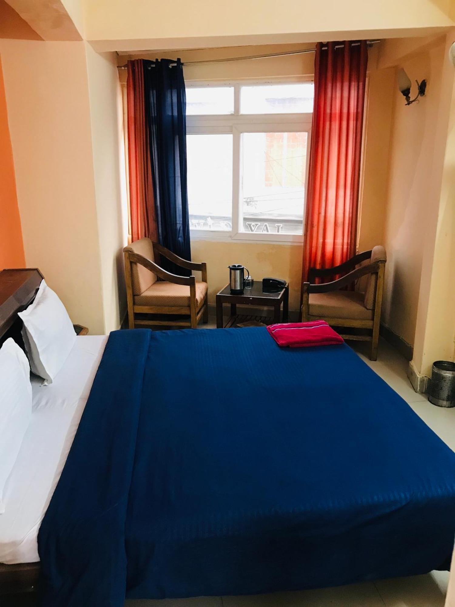 Castle View Hotel Мусори Екстериор снимка