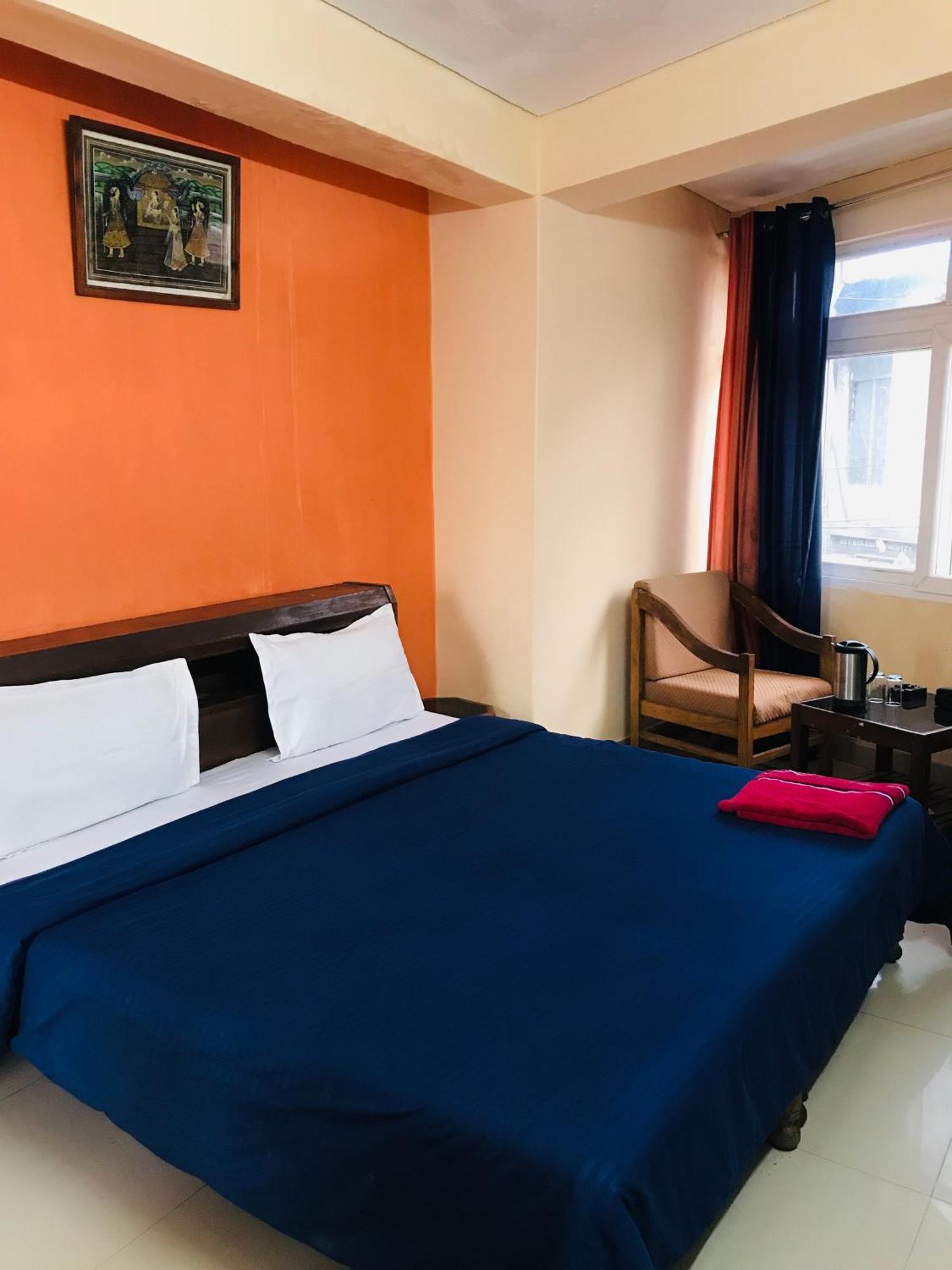 Castle View Hotel Мусори Екстериор снимка